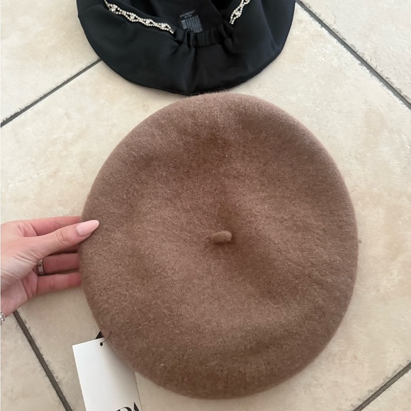 Zara Black and Brown Beret Set - Picture 3 of 5